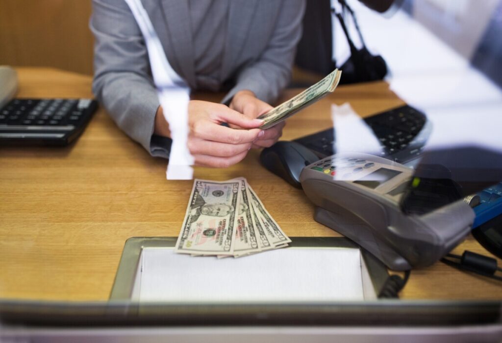 cash 1 customer service hours